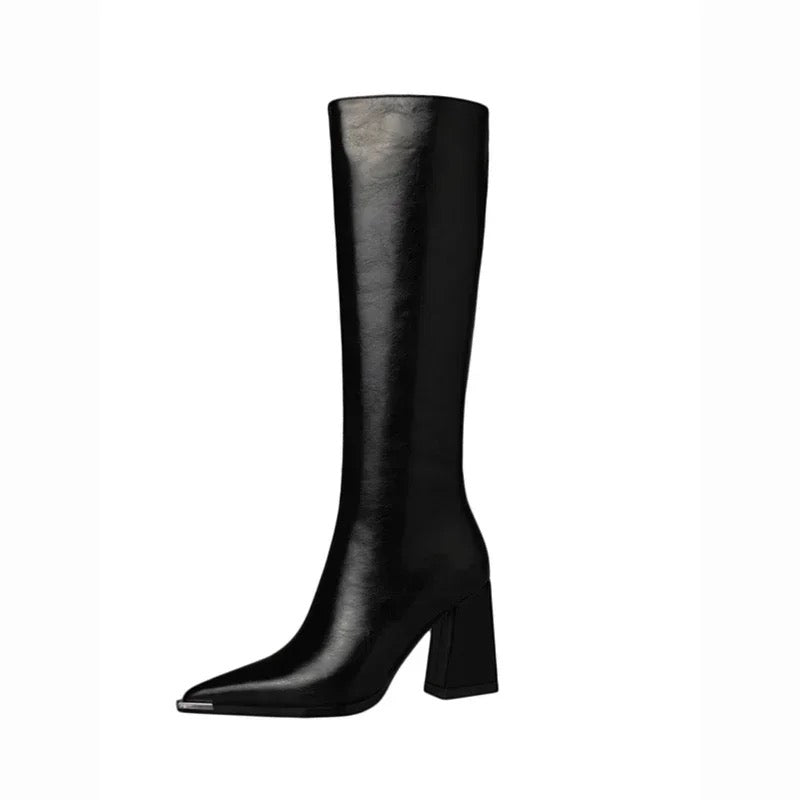 Elegante schwarze kniehohe spitze Lederstiefel