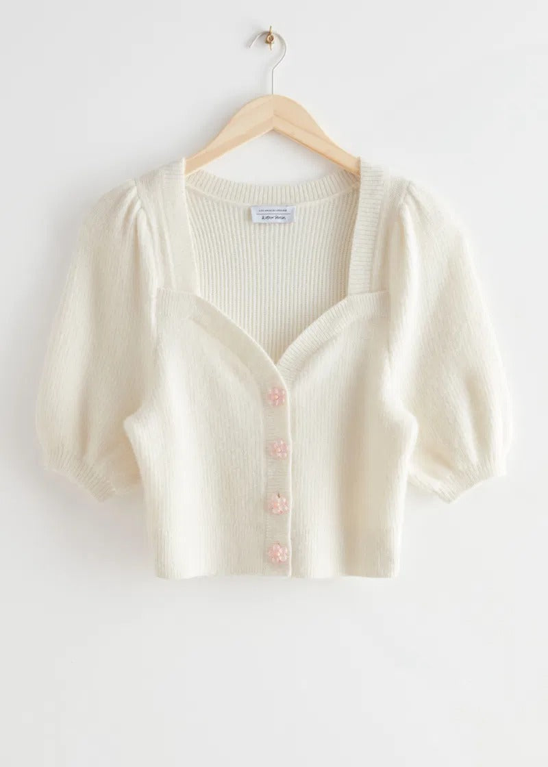 Regal Swan Neck Strickjacke in Weiß mit Puffärmeln und floraler Schnalle
