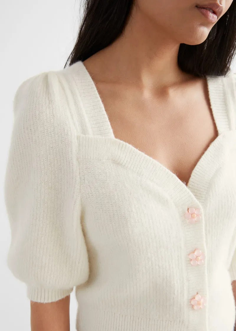 Regal Swan Neck Strickjacke in Weiß mit Puffärmeln und floraler Schnalle