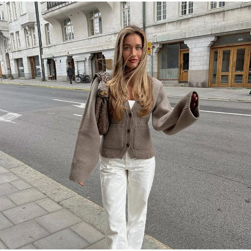 Gemütliche klassische Strickjacke für Damen - Livezo