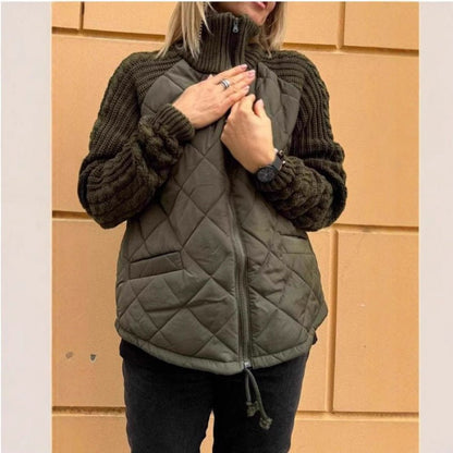 Gemütliche Steppjacke mit Strickärmeln für Damen - Livezo