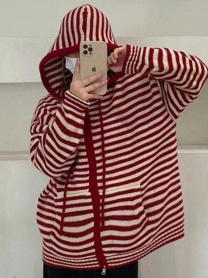 Gemütlicher gestreifter Kapuzen - Strickjacke mit Reißverschluss - Livezo