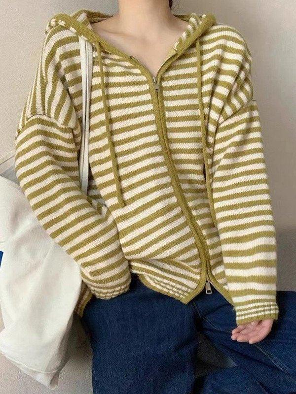 Gemütlicher gestreifter Kapuzen - Strickjacke mit Reißverschluss - Livezo
