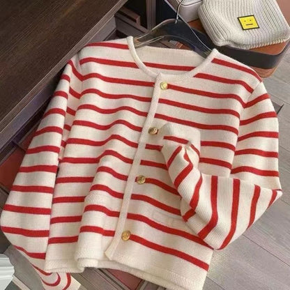 Gemütlicher gestreifter Strickpullover für den Herbst - Livezo