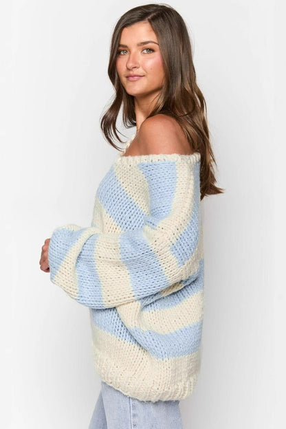 Gemütlicher gestreifter Strickpullover mit Ausschnitt über der Schulter - Livezo
