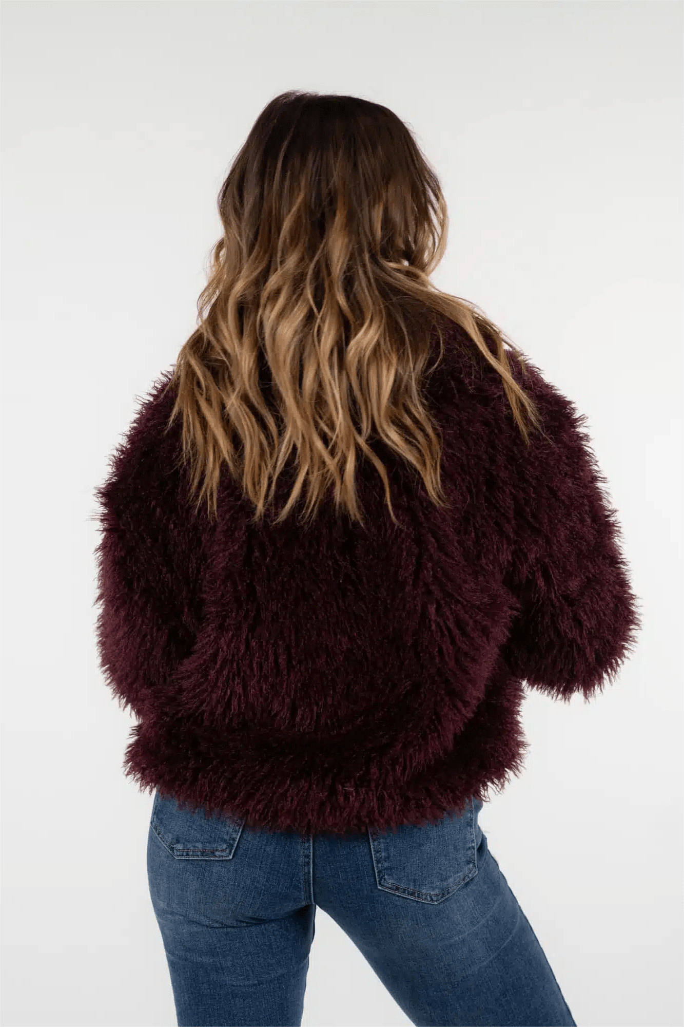 Gemütlicher Plüsch - Kunstpelzmantel für winterliche Eleganz - Livezo
