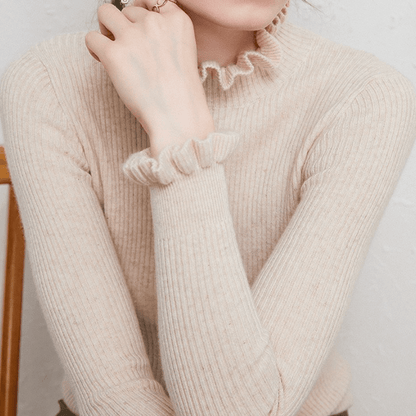 Gemütlicher Rollkragen - Strickpullover mit femininen Rüschenakzenten - Livezo