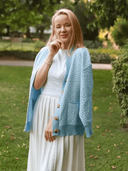 Gemütlicher Strick - Cardigan mit geometrischem Muster und Knöpfen - Livezo