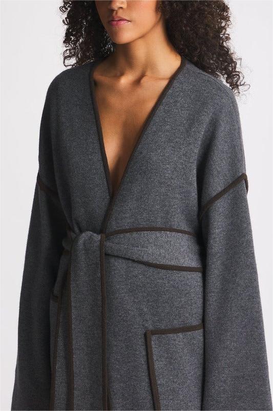 Gemütlicher Wollmantel mit überschnittenen Schultern und Taillengürtel - Livezo