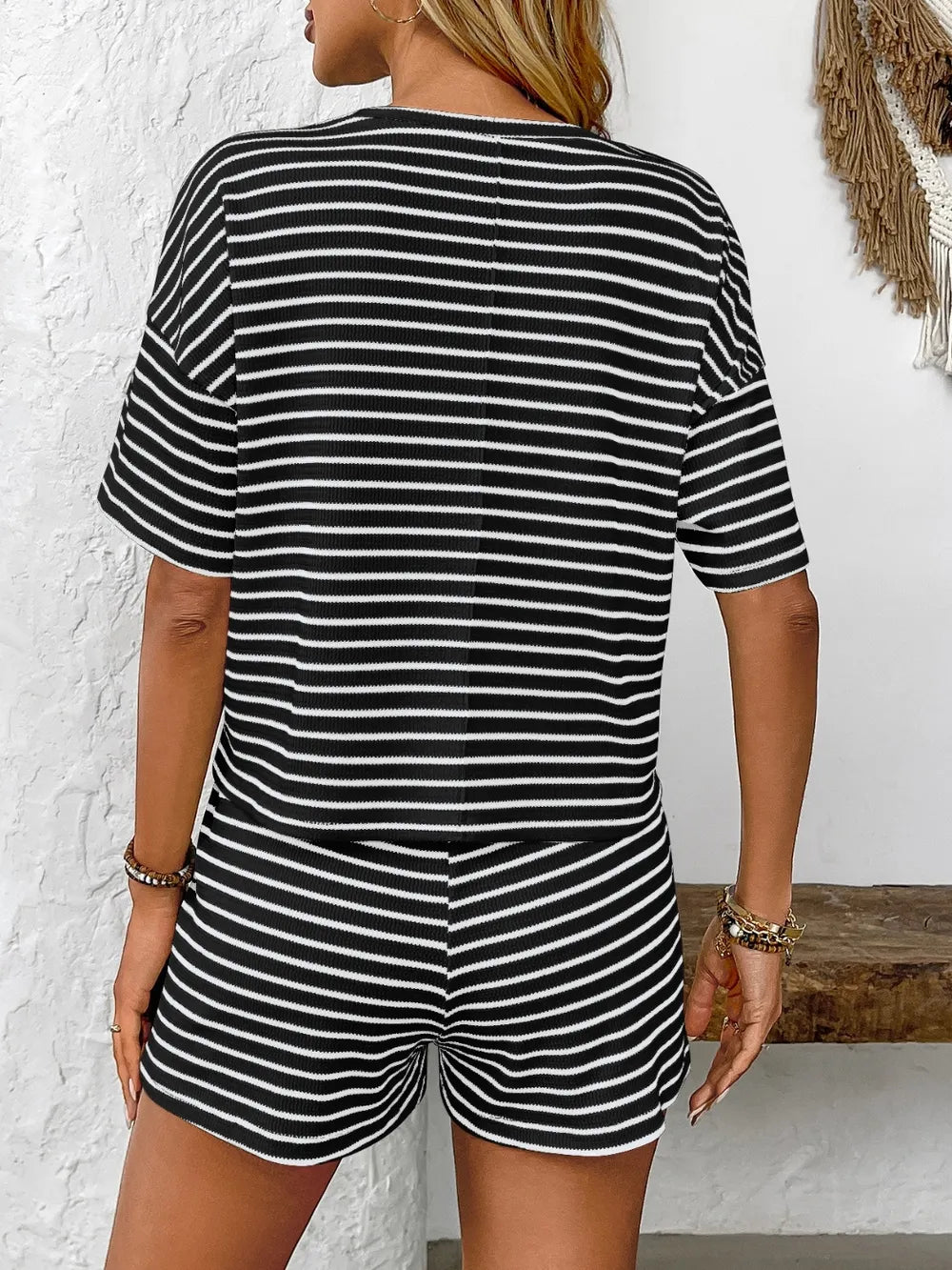 Gestreiftes Kurzarm - Top und Shorts Set mit Rundhalsausschnitt - Livezo