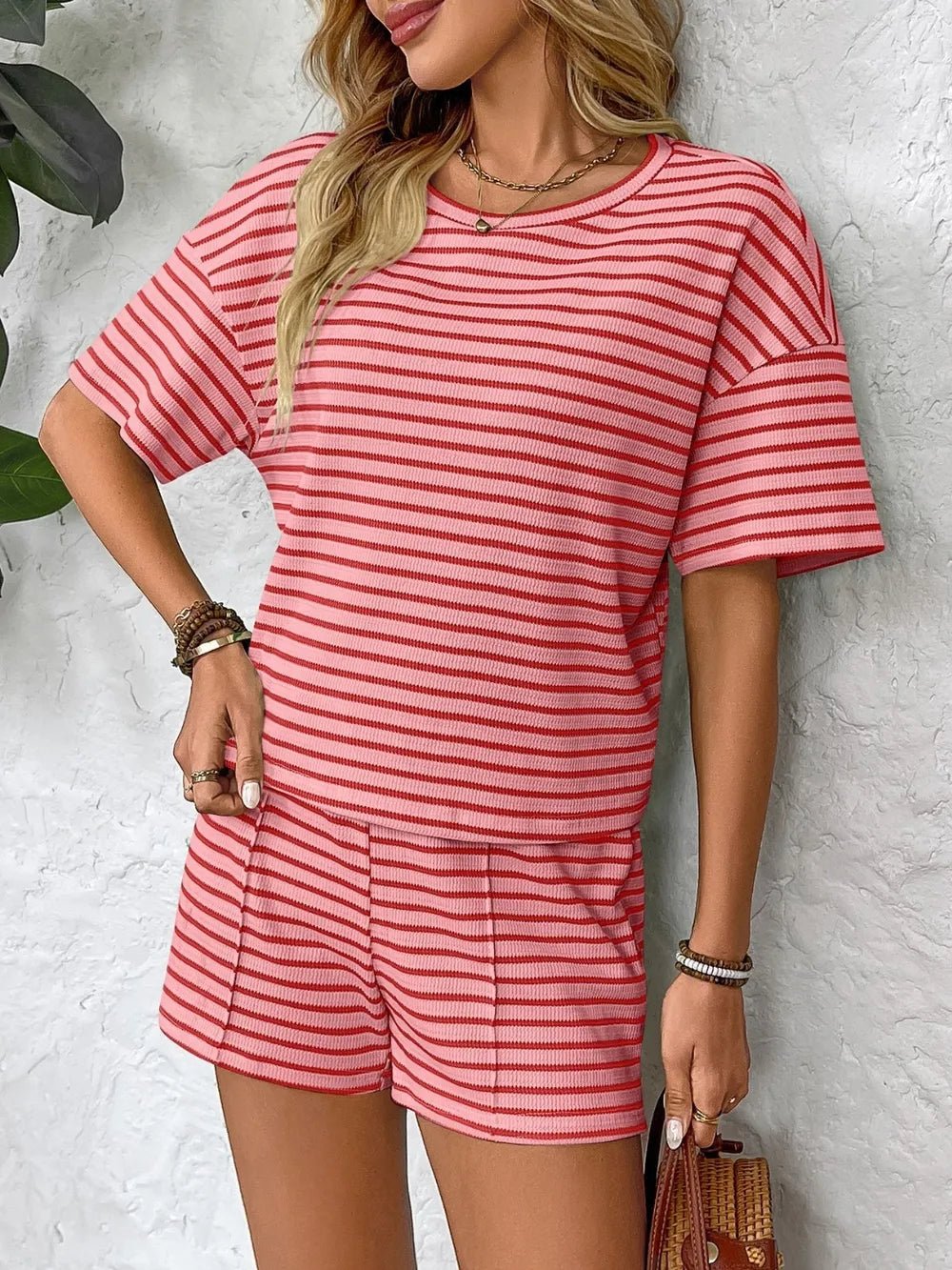 Gestreiftes Kurzarm - Top und Shorts Set mit Rundhalsausschnitt - Livezo