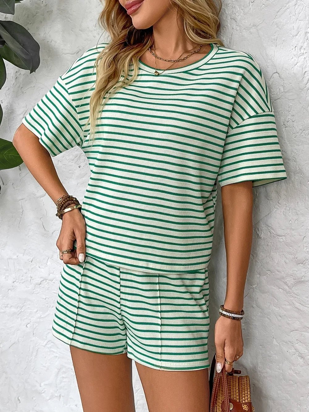 Gestreiftes Kurzarm - Top und Shorts Set mit Rundhalsausschnitt - Livezo