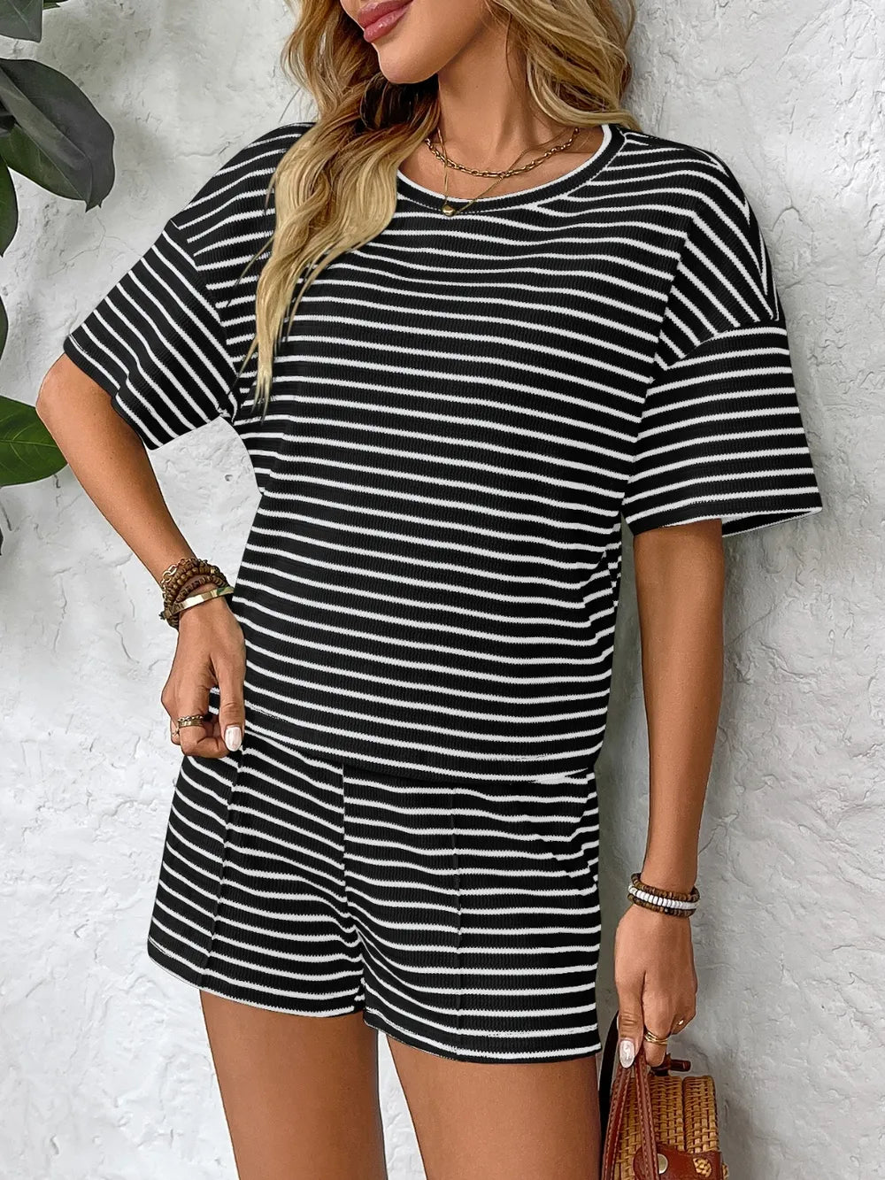Gestreiftes Kurzarm - Top und Shorts Set mit Rundhalsausschnitt - Livezo