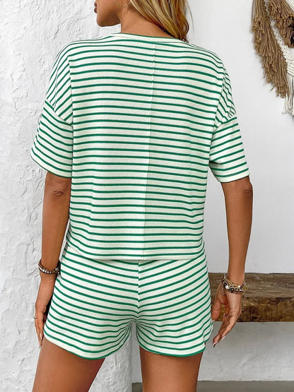Gestreiftes Kurzarm - Top und Shorts Set mit Rundhalsausschnitt - Livezo