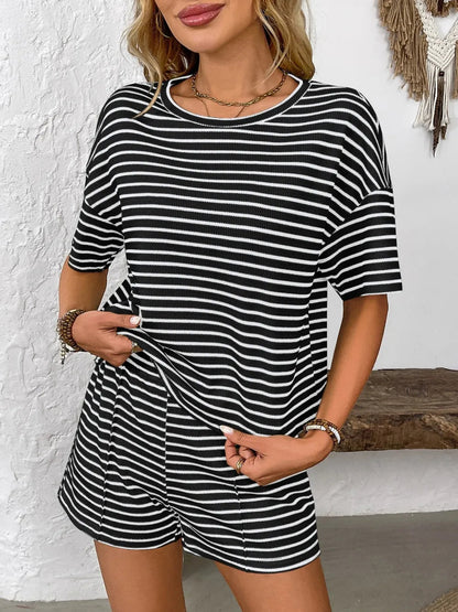 Gestreiftes Kurzarm - Top und Shorts Set mit Rundhalsausschnitt - Livezo
