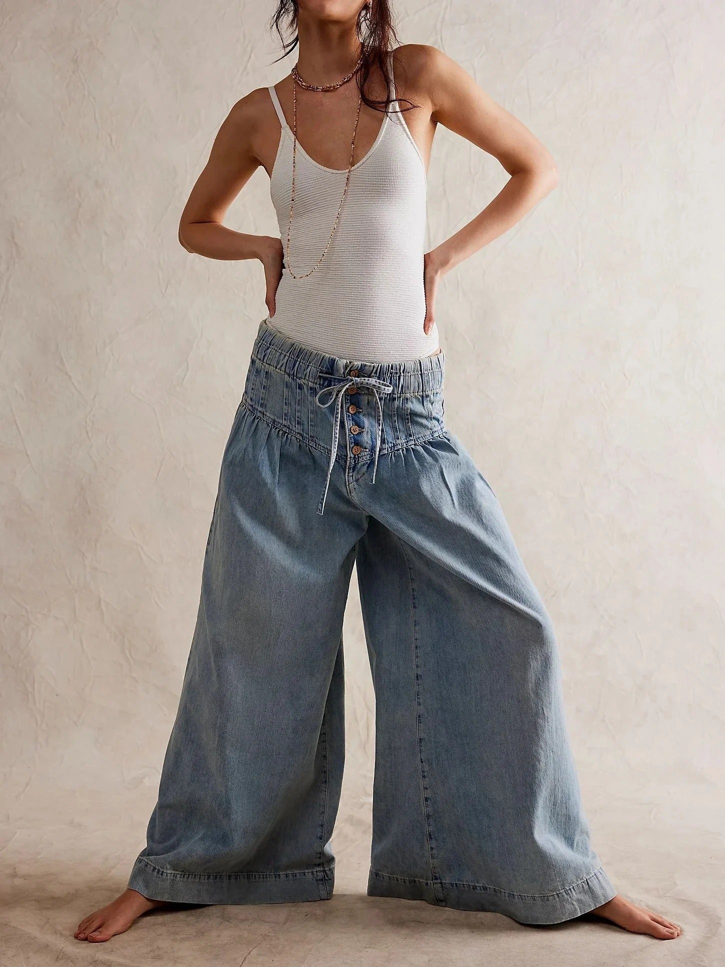 Jeans mit weitem Bein und lockerer Passform - Livezo