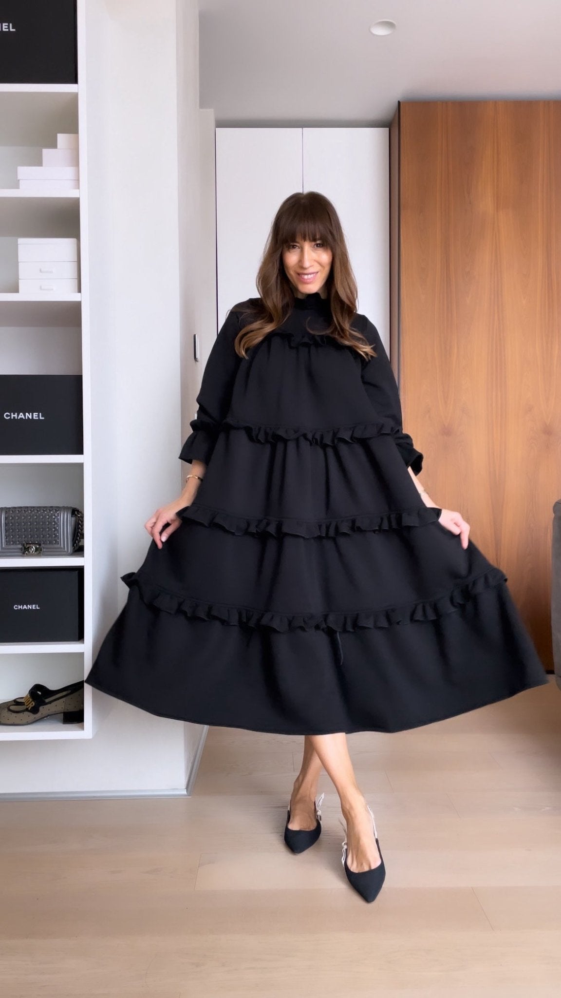 Klassisches schwarzes ärmelloses Kleid - Livezo