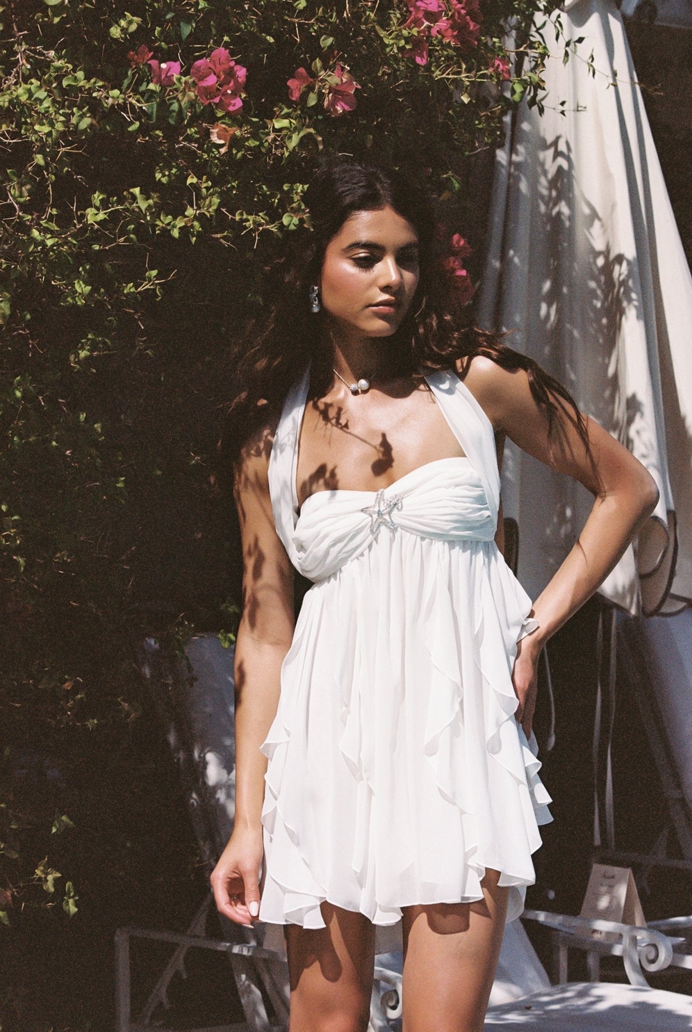 Kleid mit Blumenmuster und Neckholder - Ausschnitt - Livezo