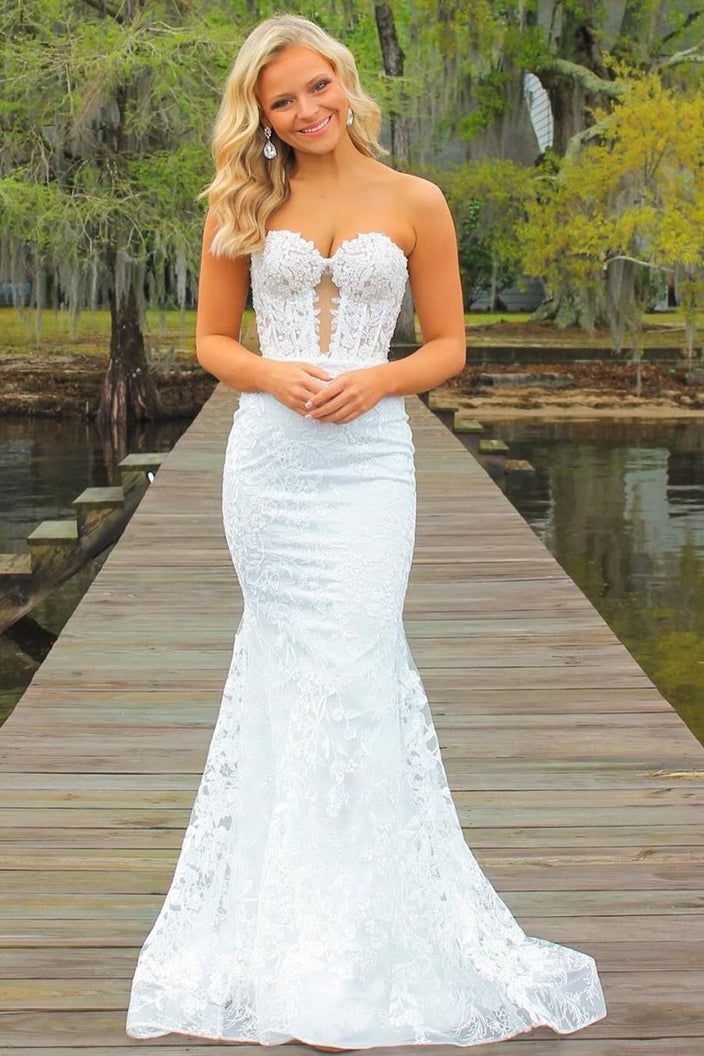 Lace Evening Dress - Eleganz in jeder Naht - Livezo