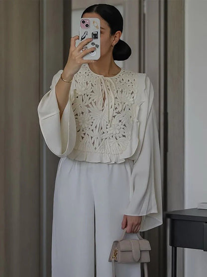 Lässiges Shirt mit Taillenschnürung, Hohlstickerei und Rundhalsausschnitt - Livezo