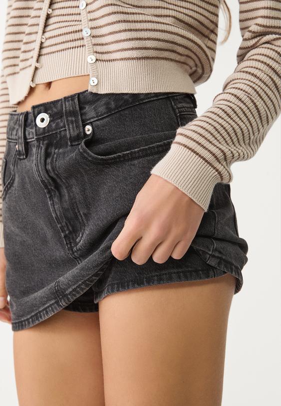 Legerer Denim Mini - Rock mit integriertem Shorts für mühelosen Alltagsstil - Livezo