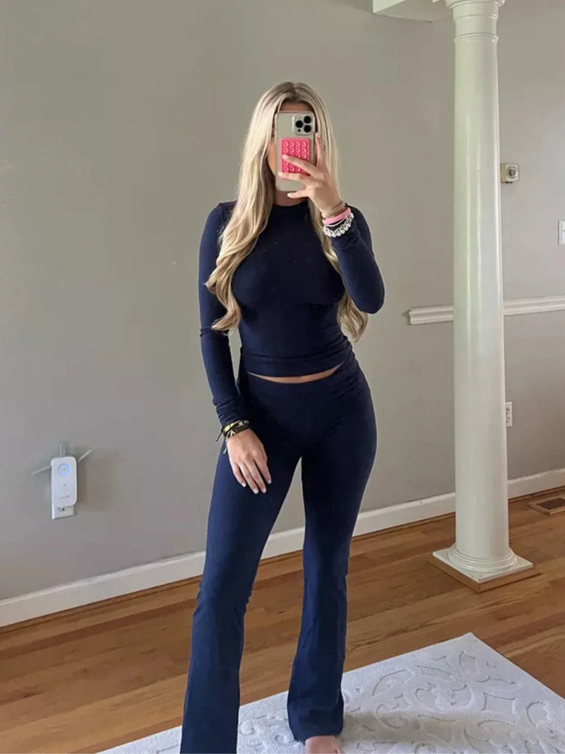 High-Waist-Schlaghosen und Figurbetontes Top – Set