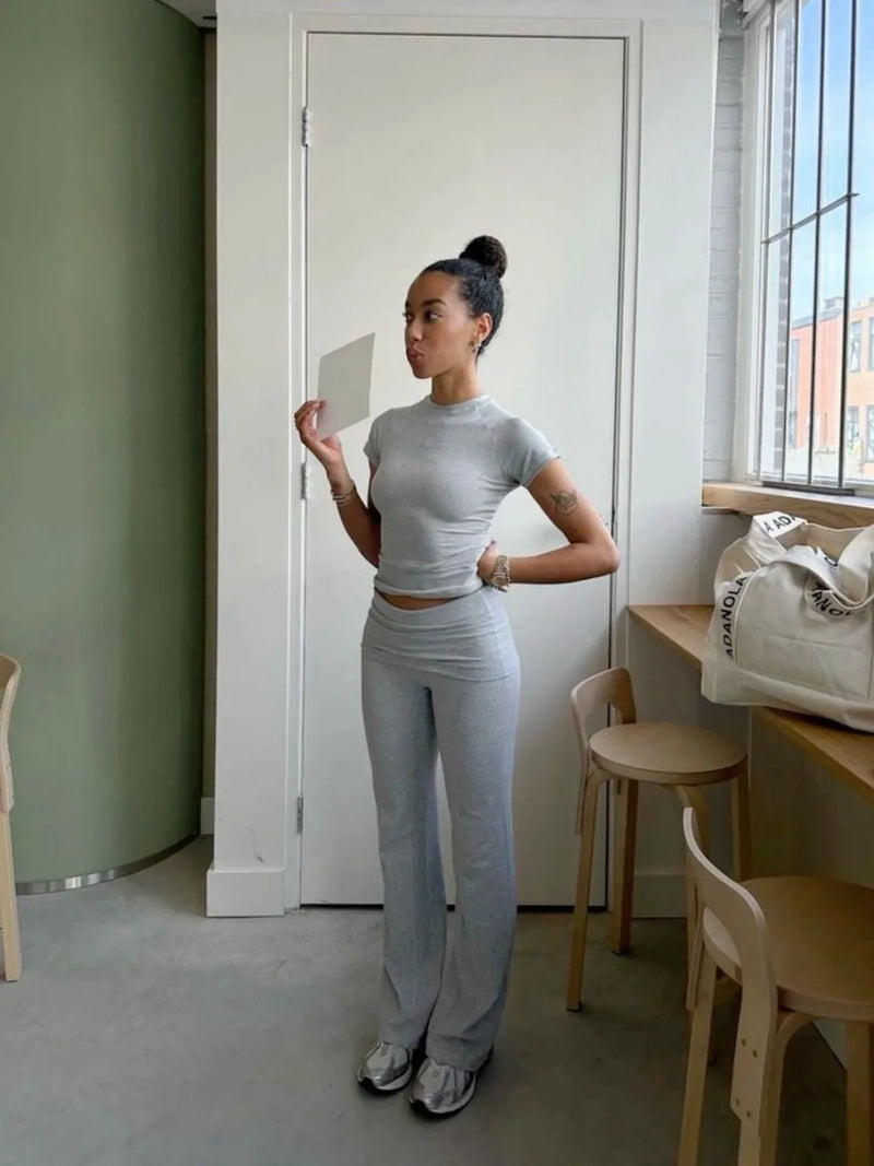 High-Waist-Schlaghosen und Figurbetontes Top – Set
