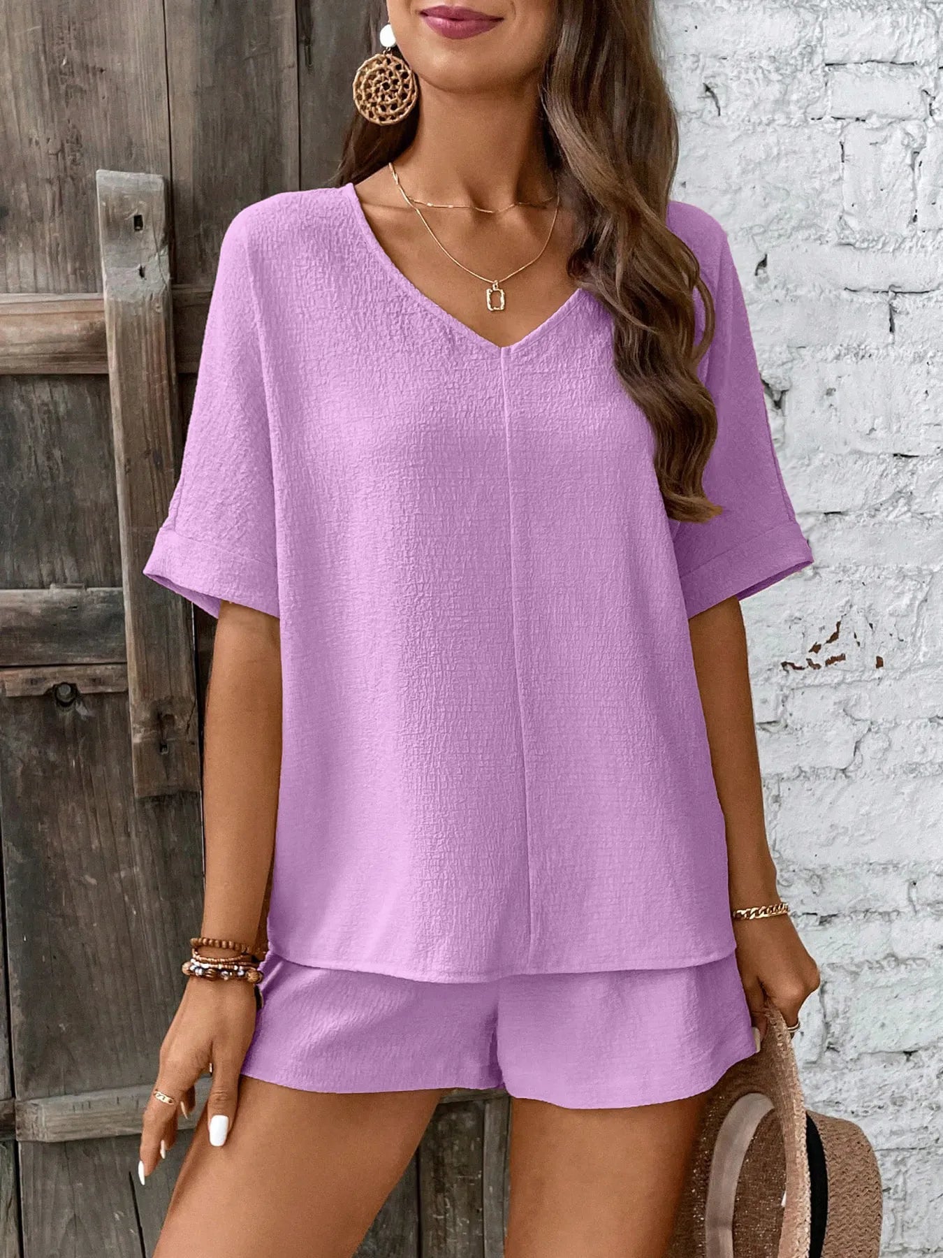 Locker sitzendes Zweiteiler - Set mit V - Ausschnitt Top und Shorts - Livezo