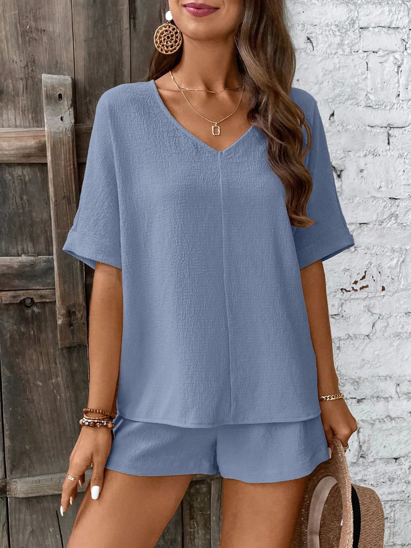 Locker sitzendes Zweiteiler - Set mit V - Ausschnitt Top und Shorts - Livezo