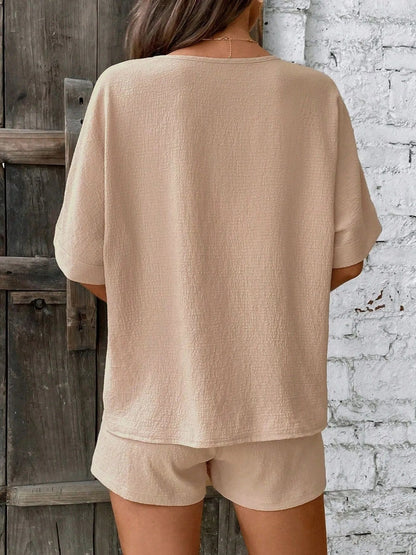 Locker sitzendes Zweiteiler - Set mit V - Ausschnitt Top und Shorts - Livezo