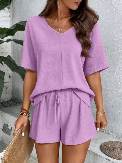 Locker sitzendes Zweiteiler - Set mit V - Ausschnitt Top und Shorts - Livezo