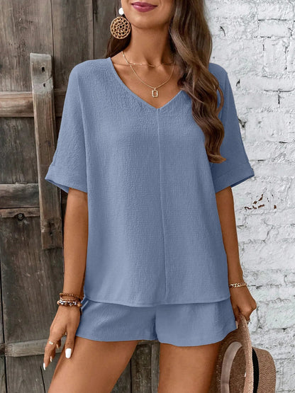 Locker sitzendes Zweiteiler - Set mit V - Ausschnitt Top und Shorts - Livezo