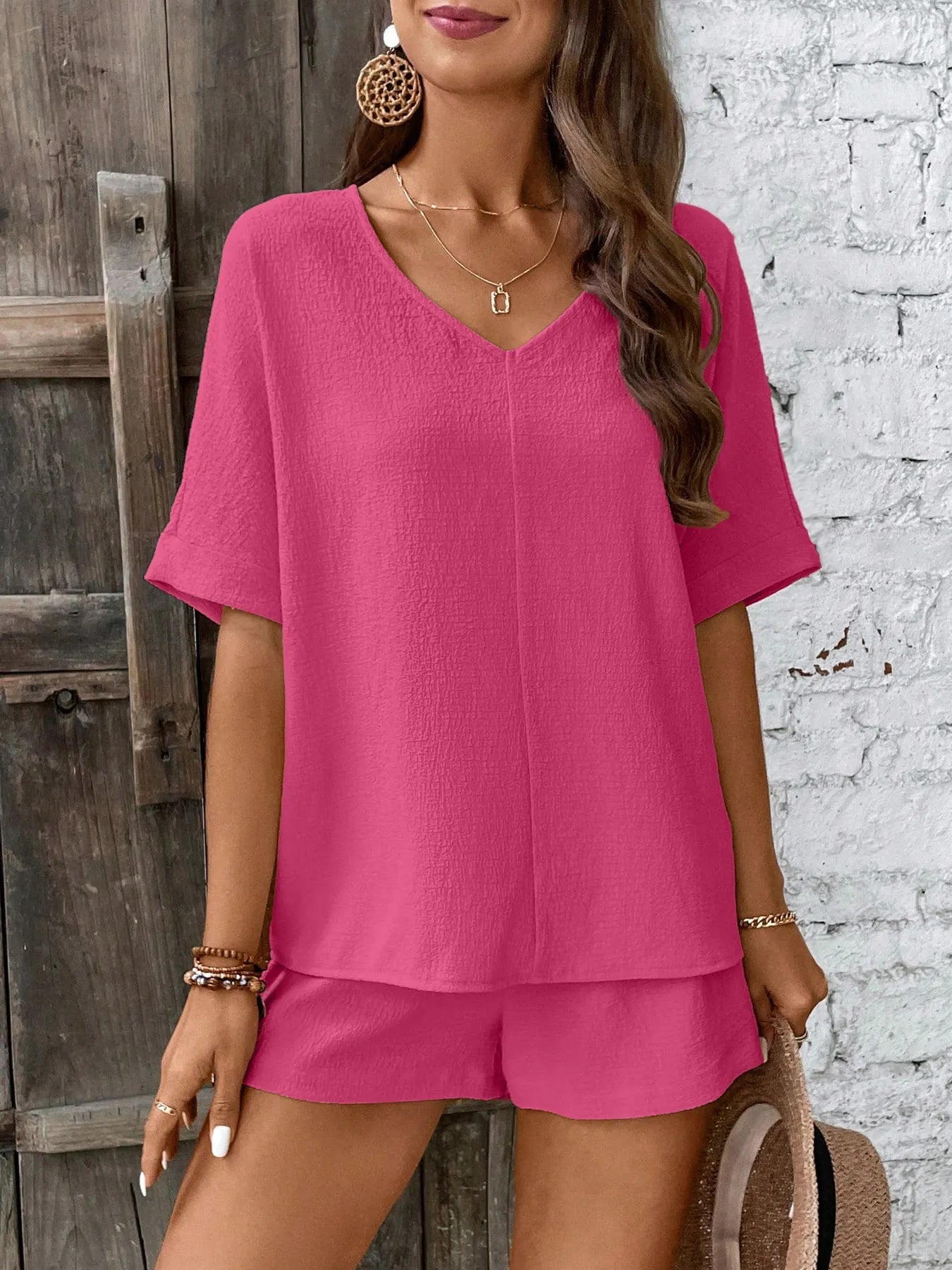 Locker sitzendes Zweiteiler - Set mit V - Ausschnitt Top und Shorts - Livezo