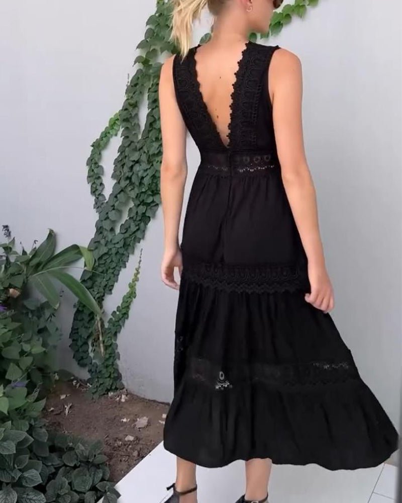 Lunora | Romantisches Spitzen - Midikleid mit V - Ausschnitt - Livezo