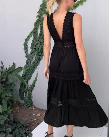 Lunora | Romantisches Spitzen - Midikleid mit V - Ausschnitt - Livezo