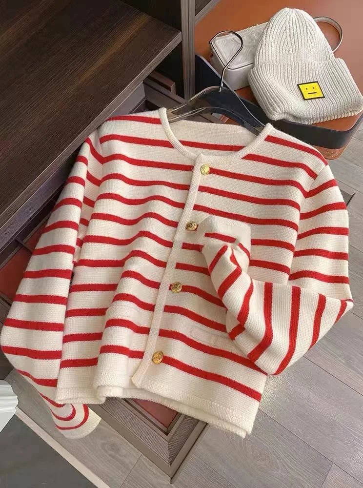 Melanie - Gestrickte Strickjacke mit O - Ausschnitt und Streifen - Livezo