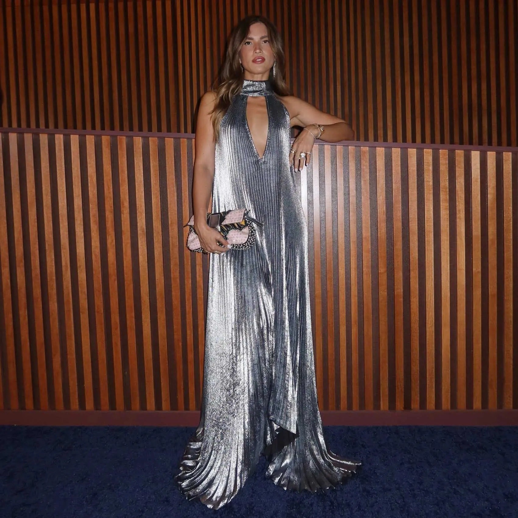 Metallic Faltenrock Maxikleid mit Neckholder und A - Linie für Festliche Partys - Livezo