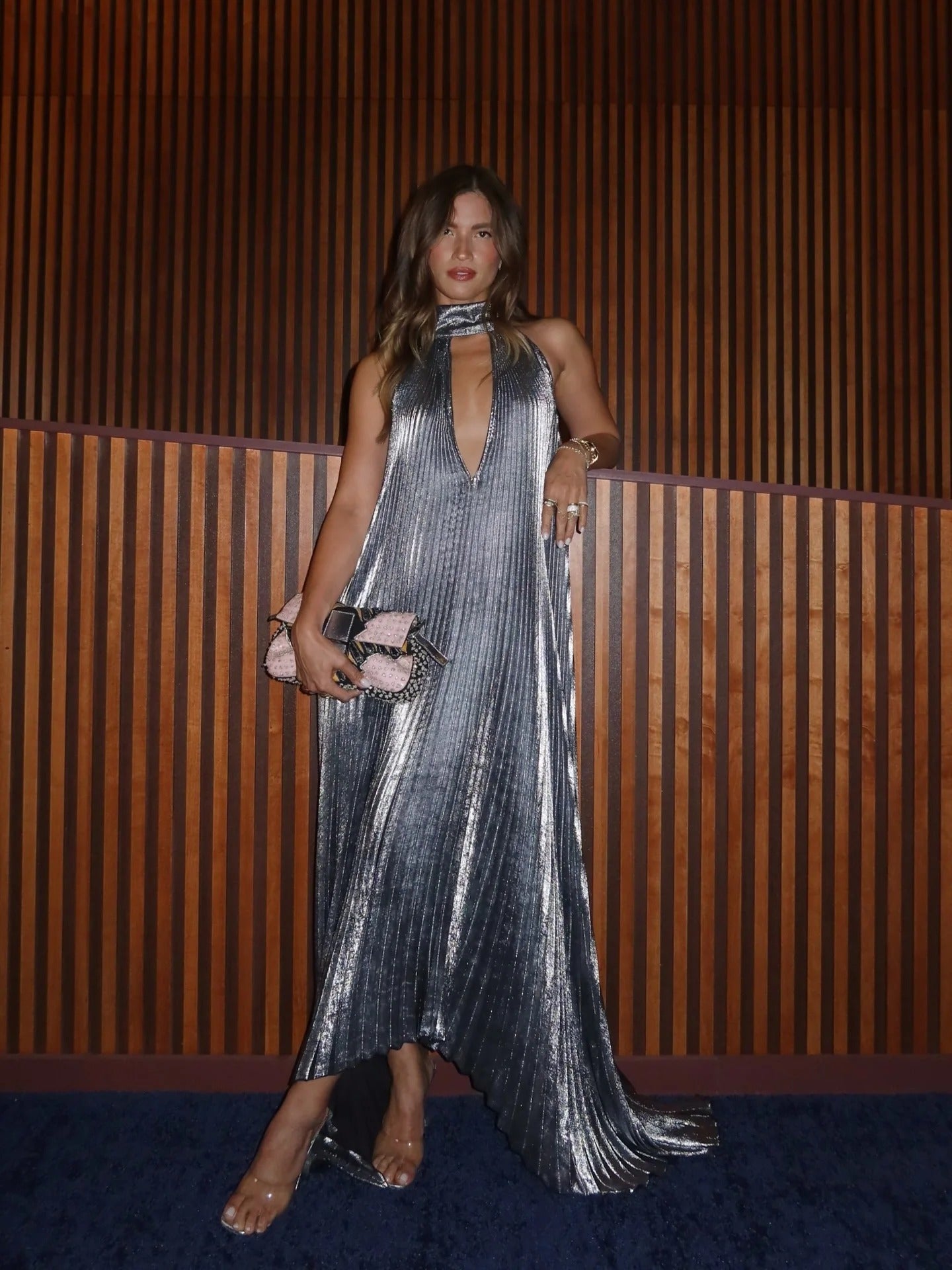 Metallic Faltenrock Maxikleid mit Neckholder und A - Linie für Festliche Partys - Livezo