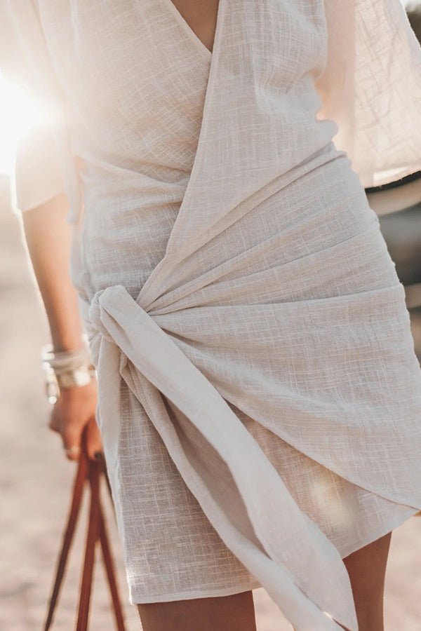 Minikleid aus Baumwoll - Leinen - Mischgewebe mit Knoten - Dekor - Livezo