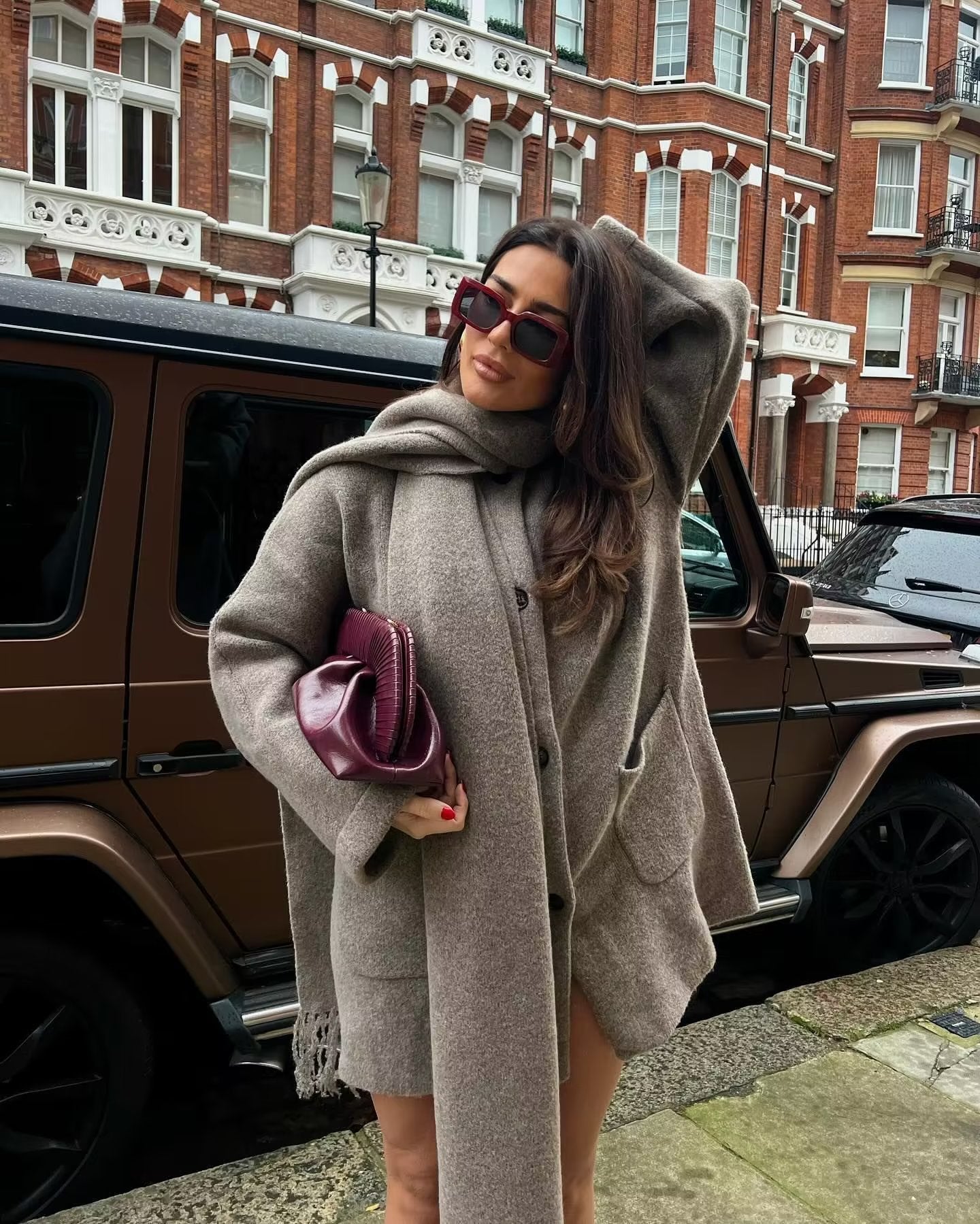 Moderner Mantel mit durchgehender Knopfleiste und passendem Quasten - Schal - Set - Livezo