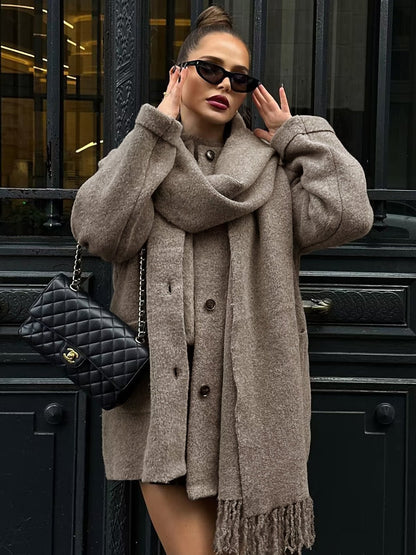 Moderner Mantel mit durchgehender Knopfleiste und passendem Quasten - Schal - Set - Livezo