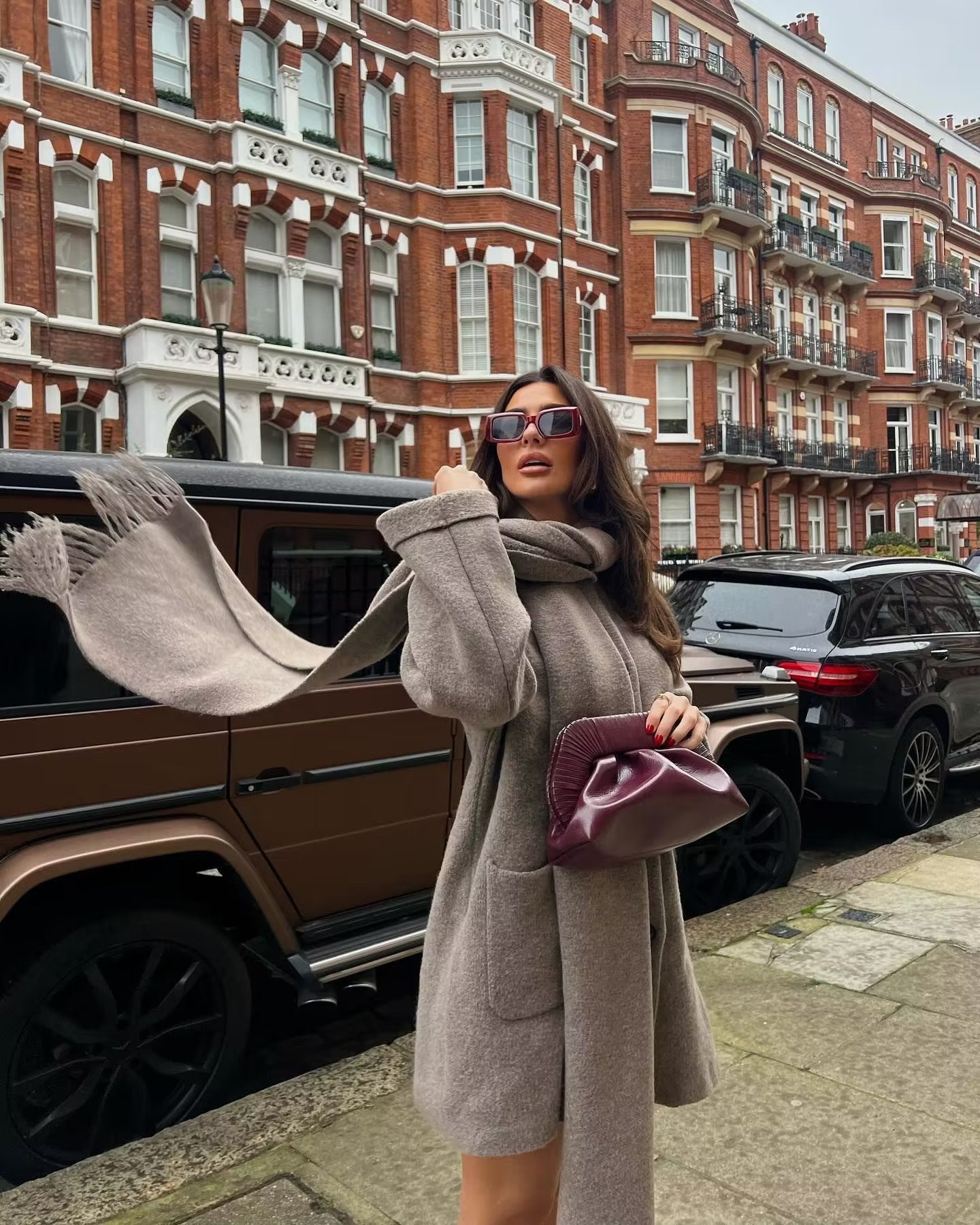 Moderner Mantel mit durchgehender Knopfleiste und passendem Quasten - Schal - Set - Livezo