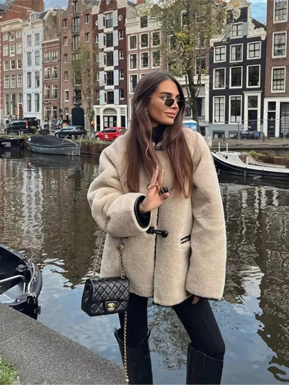 Nayra - Handgefertigter Mantel aus Lammwolle für Frauen - Livezo