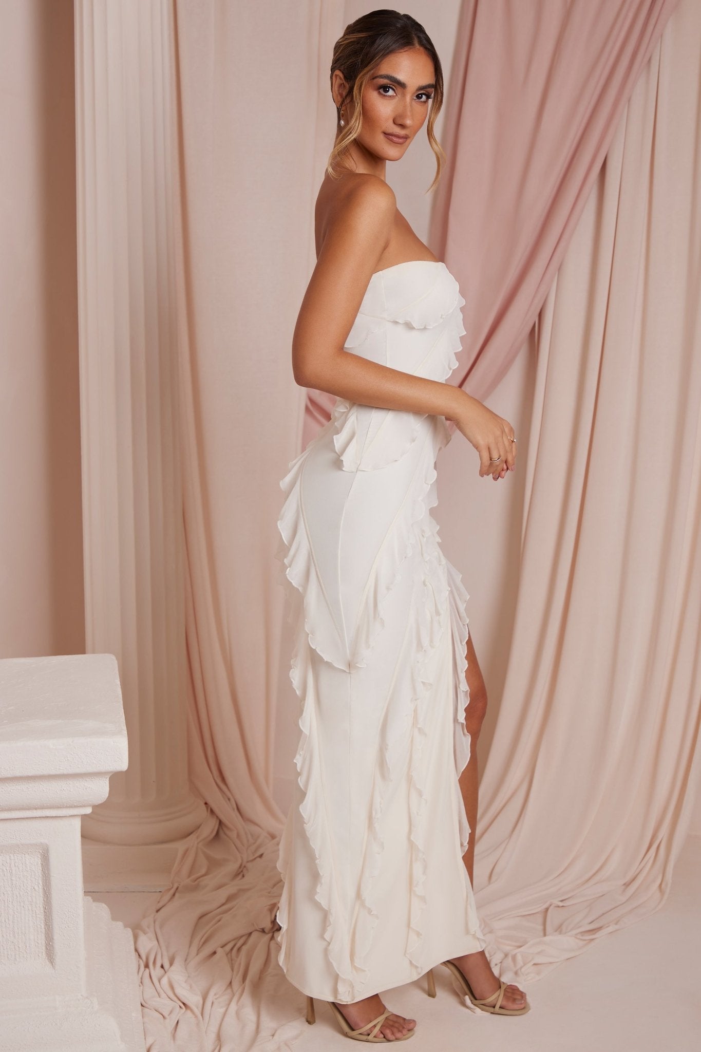 Nevali Maxi Dress - Romantik in jeder Rüsche.✨ - Livezo