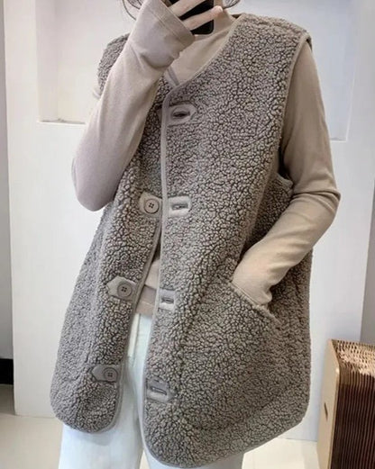 Olympia - Damen Fleece Weste mit V - Ausschnitt, Knöpfen und großen Seitentaschen - Livezo