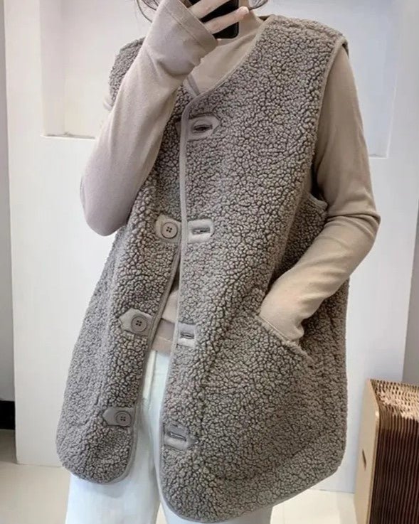 Olympia - Damen Fleece Weste mit V - Ausschnitt, Knöpfen und großen Seitentaschen - Livezo