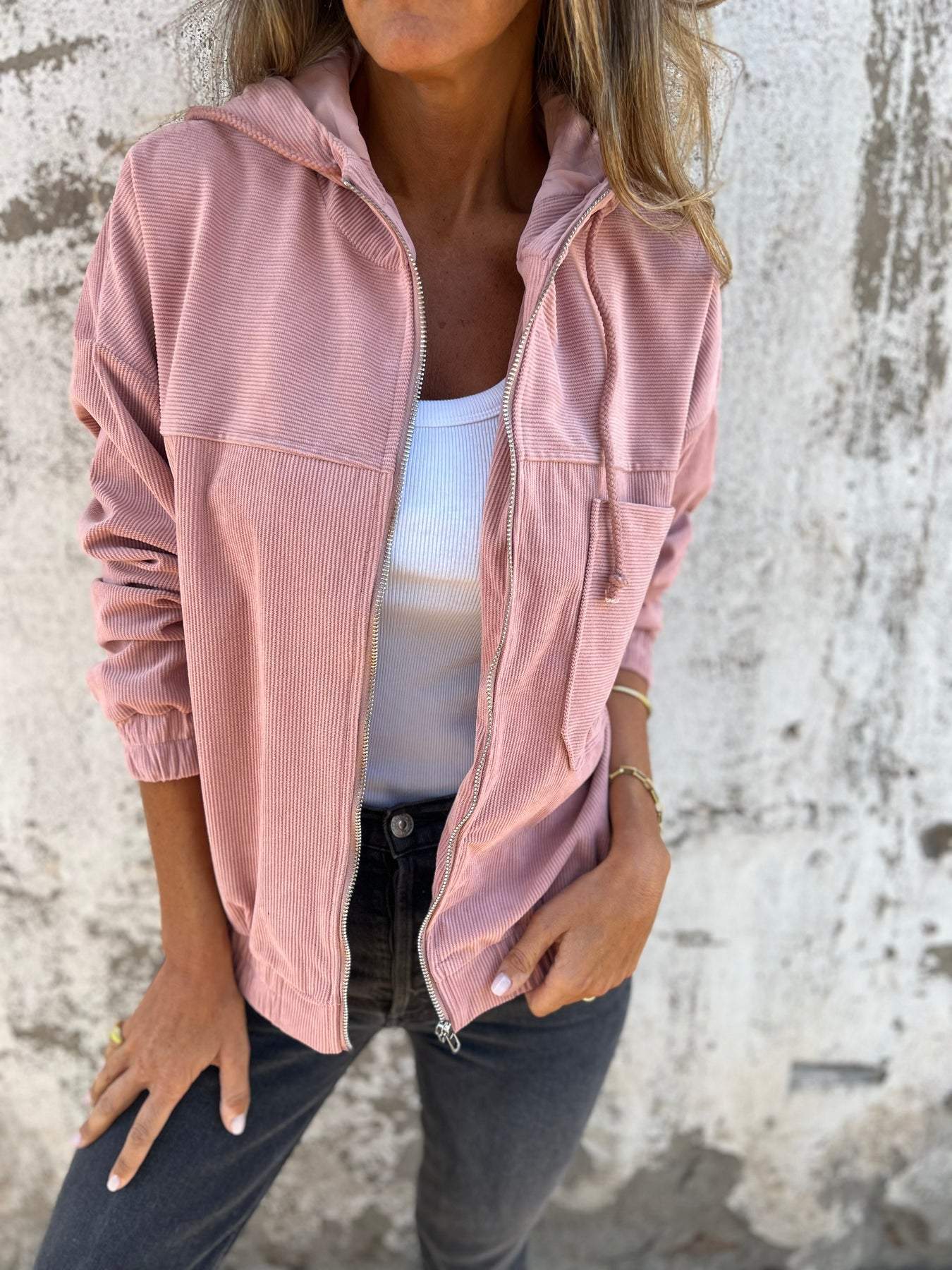 Renate - Damen Cord - Jacke mit Kapuze, Reißverschluss und großen Taschen - Livezo