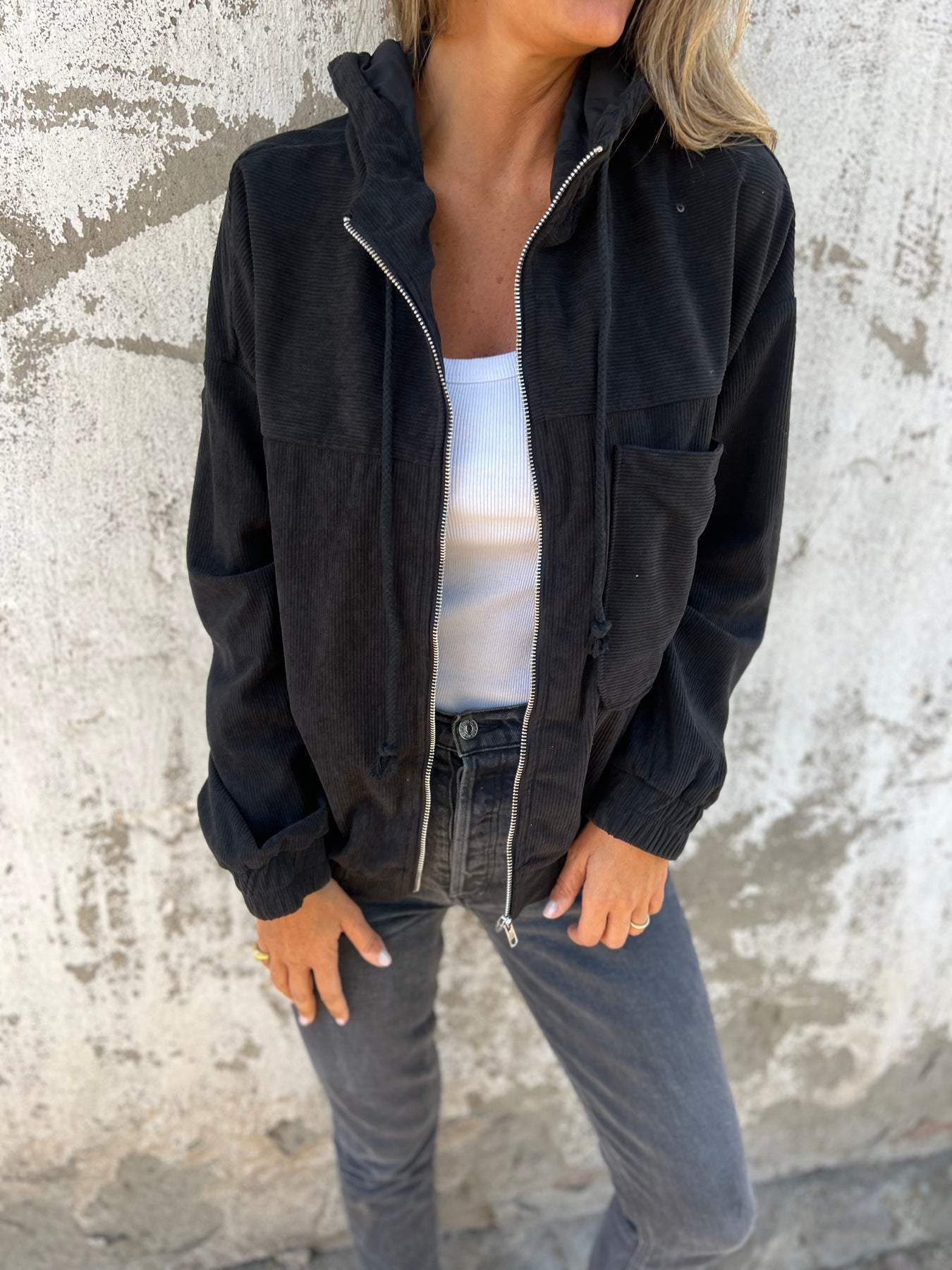 Renate - Damen Cord - Jacke mit Kapuze, Reißverschluss und großen Taschen - Livezo