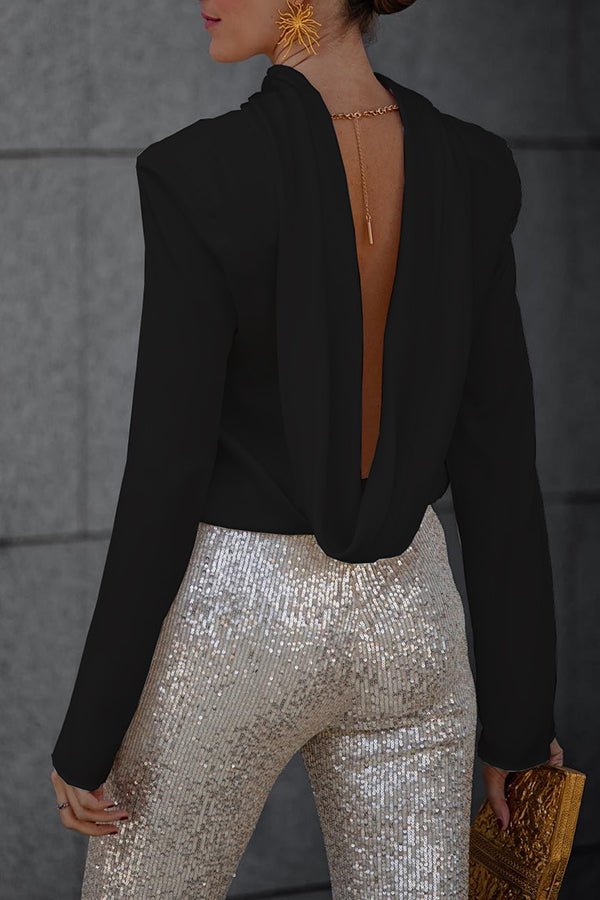 Satin - Bluse mit drapiertem Wasserfallausschnitt und Kettendetail am Rücken - Livezo