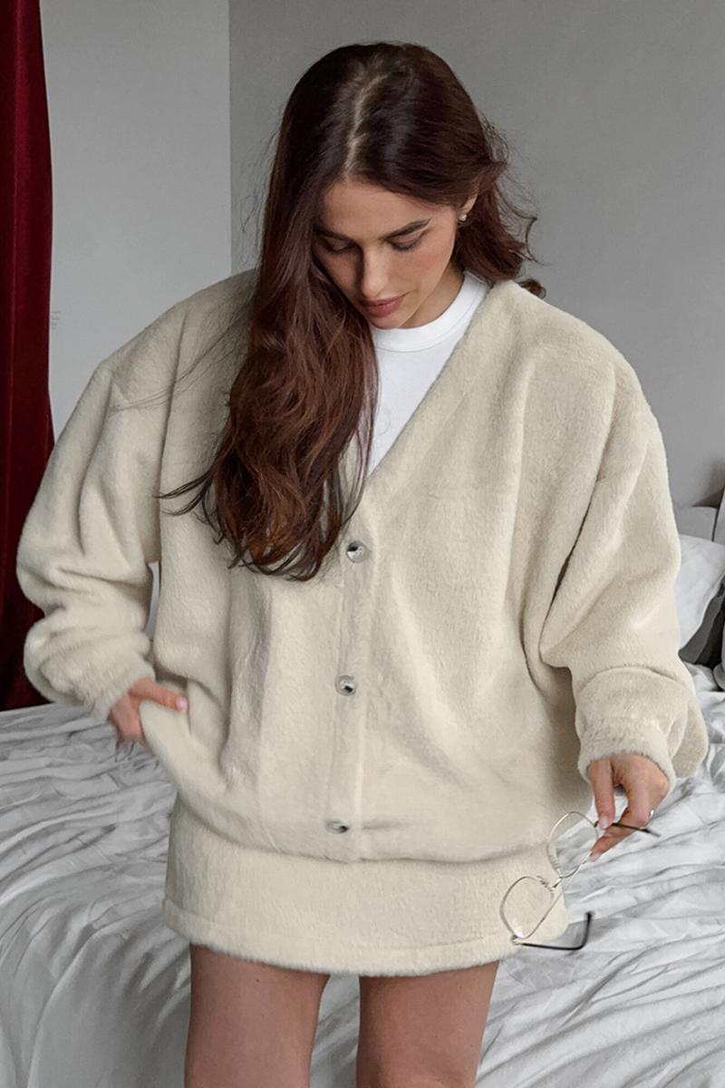 Schickes Set aus langärmeligem Mantel und High - Waist - Minirock - Livezo